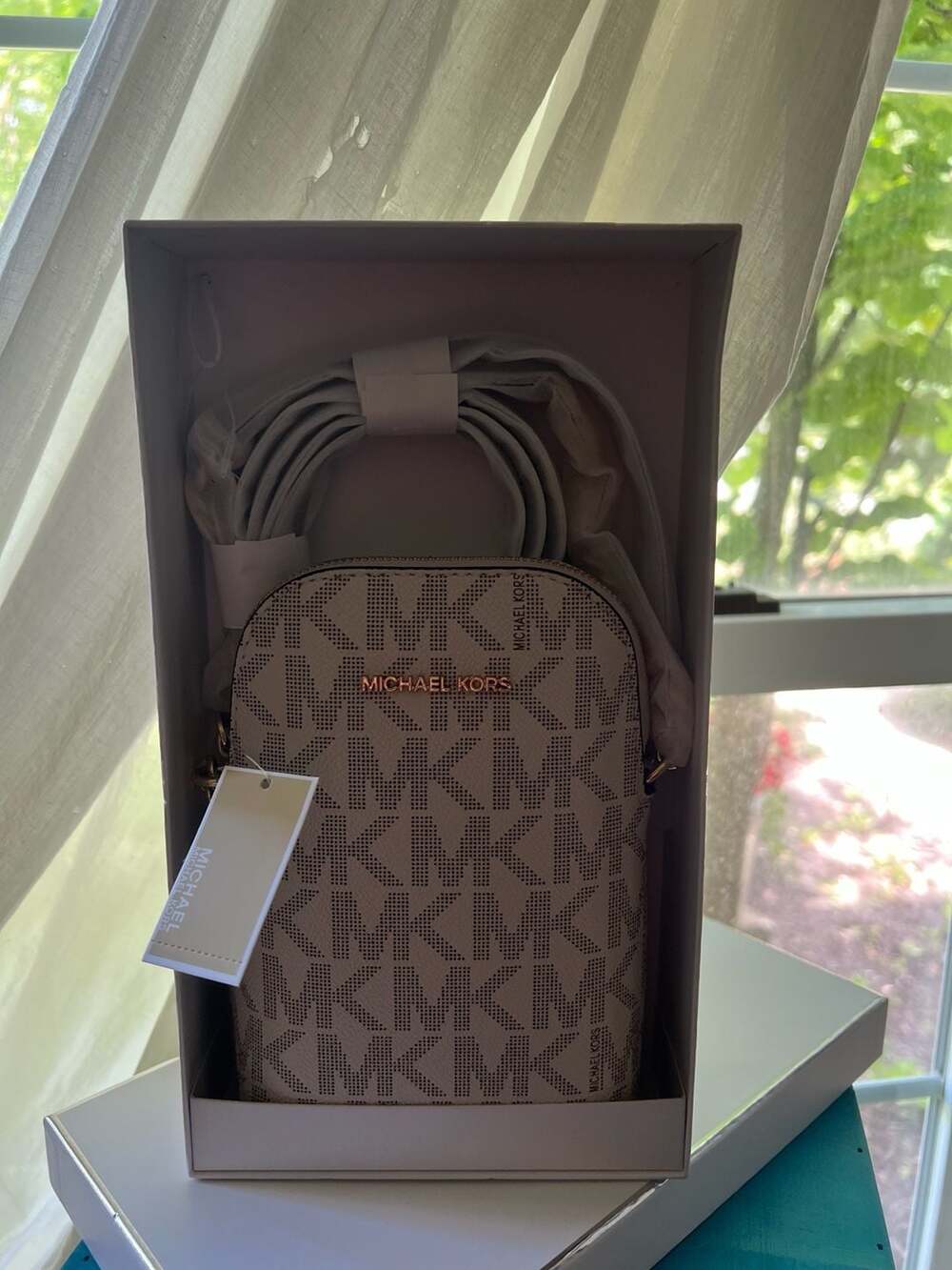Michael Kors Jet Set Logo Smartphone Crossbody Bag